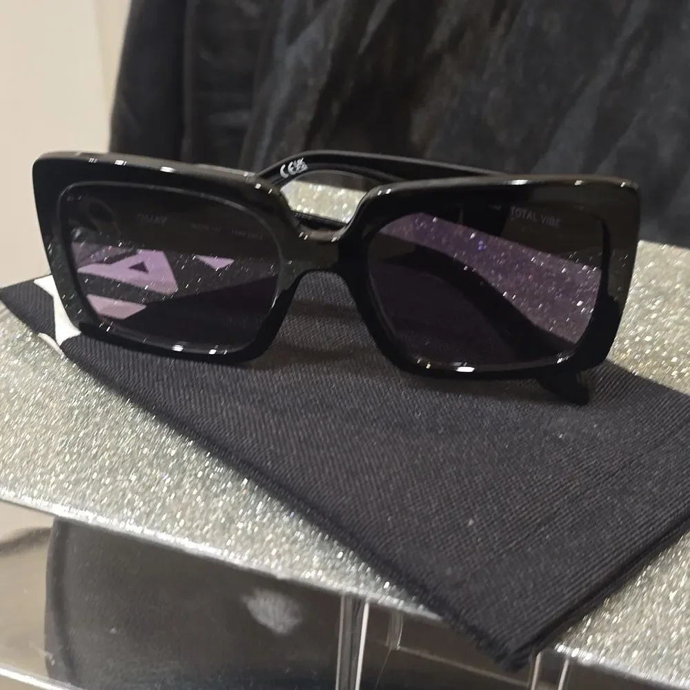 Quay Australia Total Vibe Oversized Sunglasses- Black Frame/Smoke Lens‎